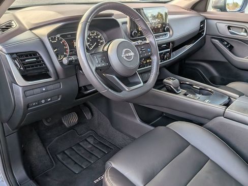 Used 2023 Nissan Rogue SL w/ SL Premium Package image 17