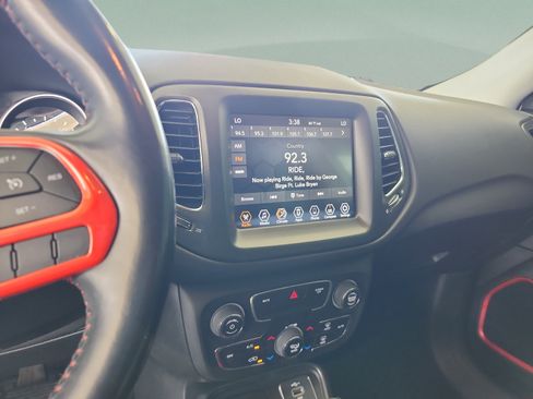 Used 2020 Jeep Compass Trailhawk AWD/4WD image 12