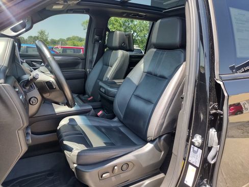 Used 2023 Chevrolet Suburban RST w/ Luxury Package AWD/4WD image 10