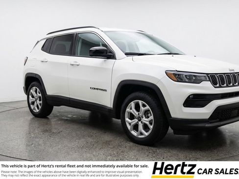 Used 2025 Jeep Compass Latitude AWD/4WD image 1