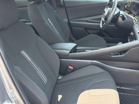 Certified 2025 Hyundai Elantra SEL FWD image 25