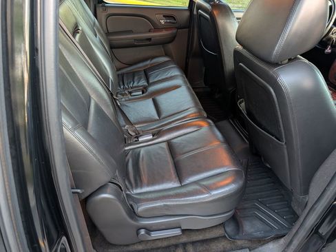 Used 2008 Chevrolet Suburban LT image 21