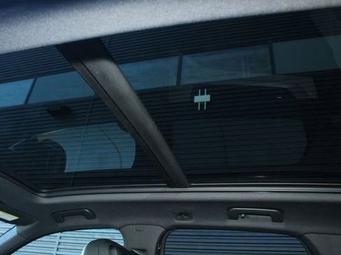 New 2026 Porsche Cayenne Base image 24