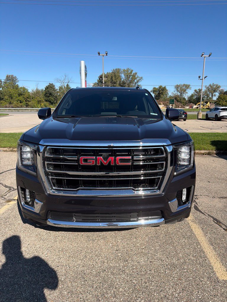 Used 2024 GMC Yukon XL SLT AWD/4WD image 2