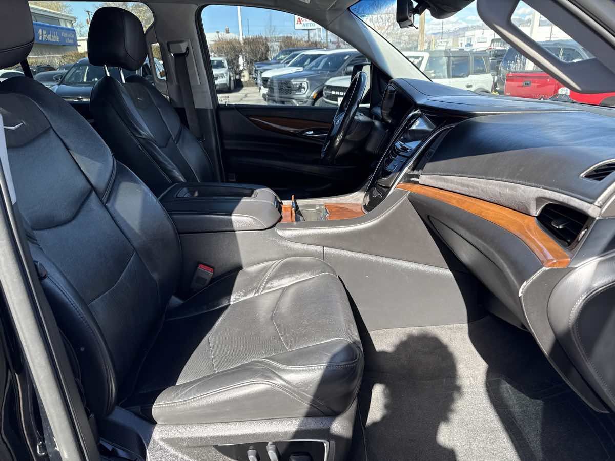 Used 2019 Cadillac Escalade ESV Premium Luxury AWD/4WD image 25