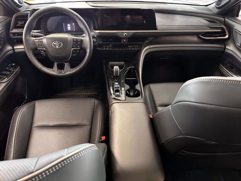 Used 2025 Toyota Crown AWD/4WD image 18
