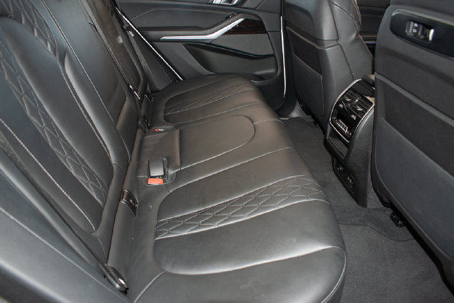 Used 2025 BMW X5 xDrive50e AWD/4WD image 12