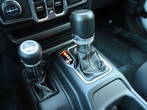 Used 2023 Jeep Gladiator Overland image 34