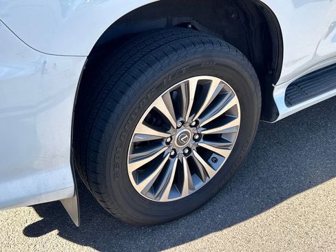 Used 2020 Lexus GX 460 Luxury w/ Off Road Package AWD/4WD image 11
