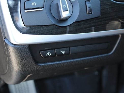 Used 2013 BMW 550i xDrive Sedan image 25