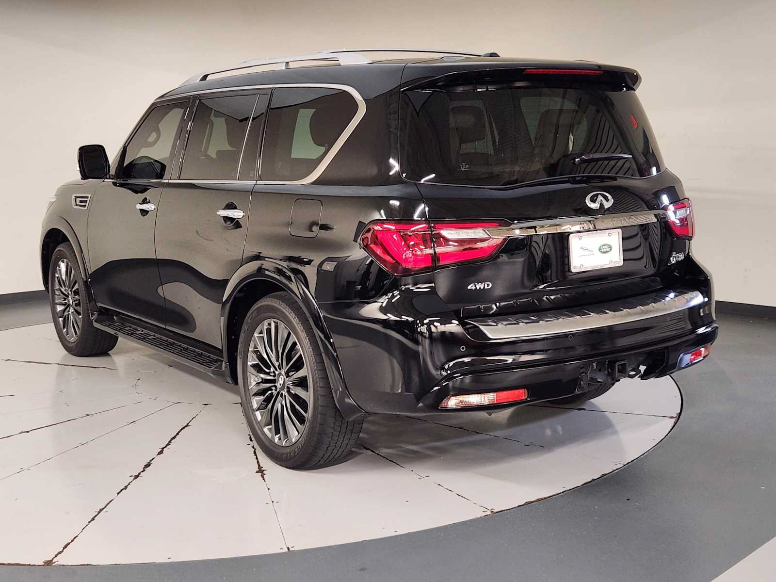 Used 2023 INFINITI QX80 Premium Select w/ Cargo Package AWD/4WD image 6