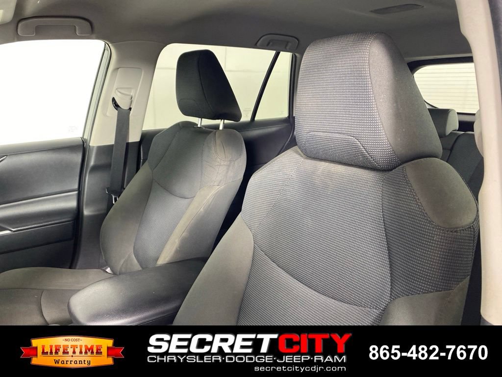 Used 2023 Toyota RAV4 LE AWD/4WD image 10