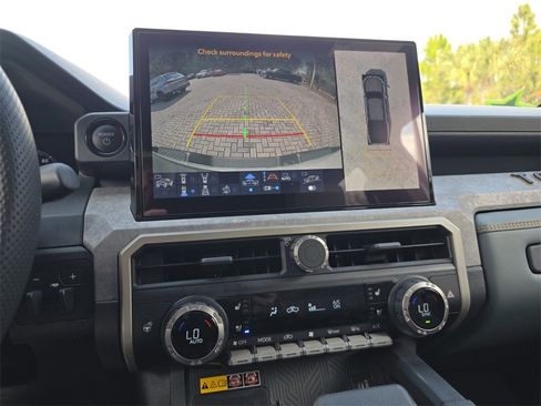 Used 2025 Toyota Tacoma Trailhunter image 32