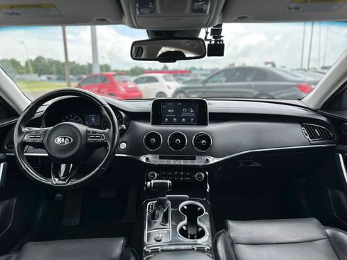 Used 2018 Kia Stinger RWD image 12