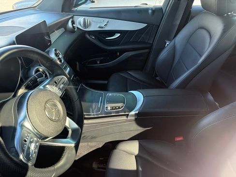 Used 2021 Mercedes-Benz GLC 300 4MATIC image 4