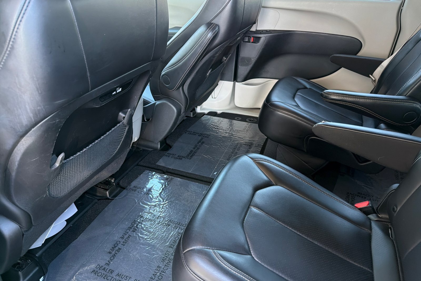 Used 2023 Chrysler Pacifica Touring-L FWD image 9