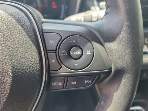 Used 2025 Toyota Corolla Cross XLE FWD image 20