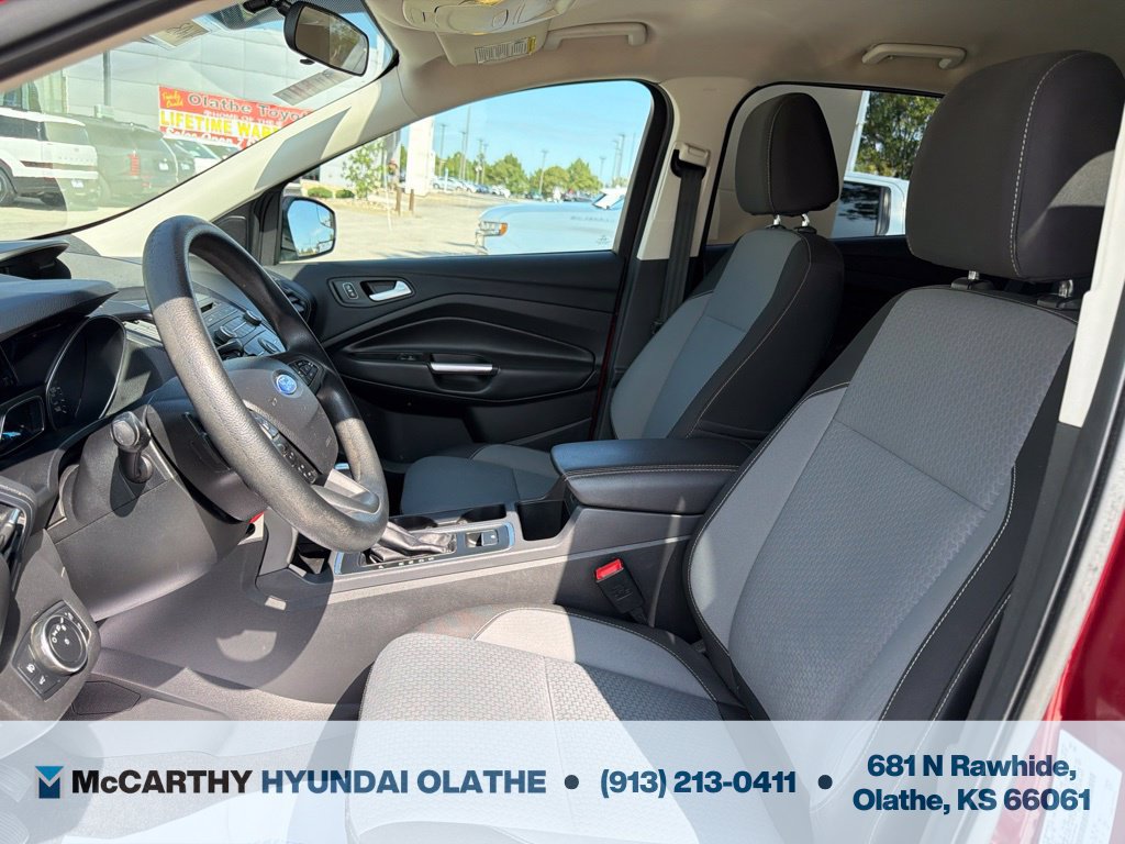 Used 2017 Ford Escape SE w/ SE Cold Weather Package AWD/4WD image 4