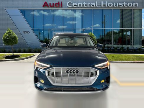 Used 2022 Audi e-tron Premium Plus w/ Premium Plus Package image 5