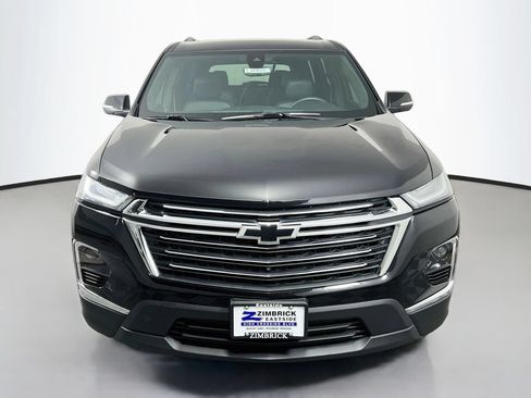 Certified 2022 Chevrolet Traverse LT w/ LT Premium Package AWD/4WD image 2