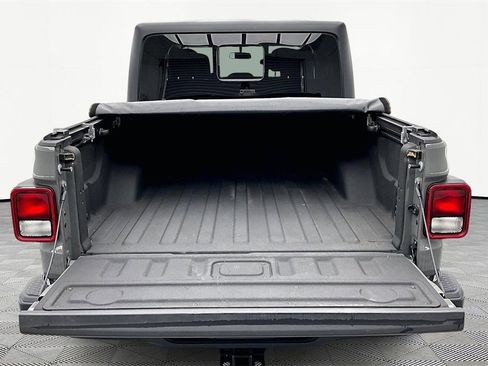 Used 2022 Jeep Gladiator Willys image 18