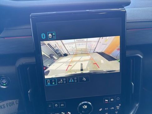 Used 2025 GMC Acadia AT4 w/ Luxury Package image 4