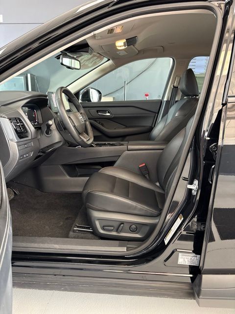 Used 2026 Nissan Rogue SL AWD/4WD image 5