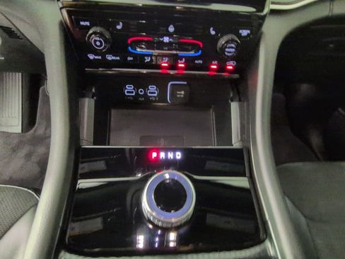 Certified 2025 Jeep Grand Cherokee Altitude AWD/4WD image 19