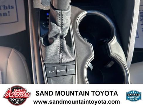 Used 2023 Toyota Camry SE image 18