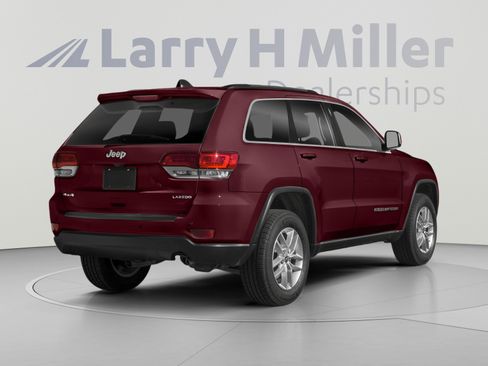 Used 2019 Jeep Grand Cherokee Laredo RWD image 2