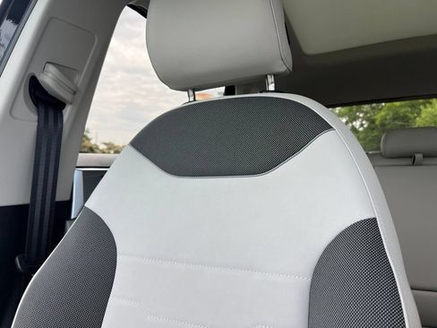 New 2026 Volkswagen Taos SE FWD image 21