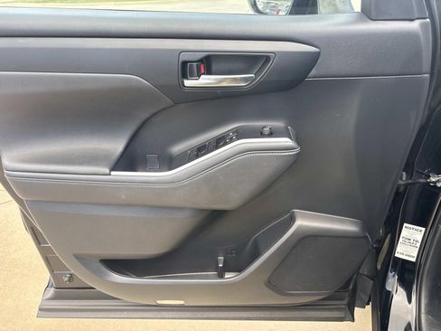 Used 2023 Toyota Highlander XSE FWD image 19