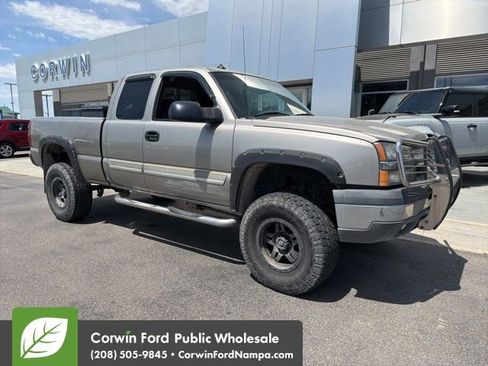 Used 2003 Chevrolet Silverado 1500 LS w/ Off-Road Package AWD/4WD image 2