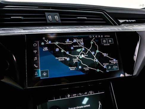 Used 2022 Audi e-tron Premium w/ Convenience Plus Package image 20