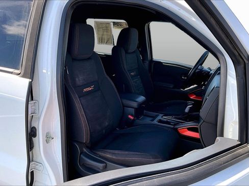 Used 2022 Nissan Frontier Pro-X RWD image 6