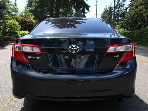 Used 2014 Toyota Camry LE FWD image 11