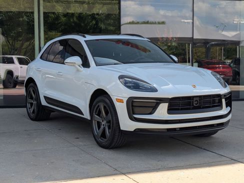Certified 2026 Porsche Macan AWD/4WD image 7