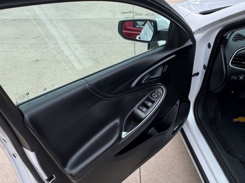 Used 2016 Chevrolet Malibu Base w/ Leather Package image 3