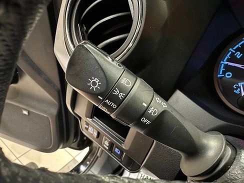 Used 2019 Toyota Tacoma TRD Off-Road AWD/4WD image 17