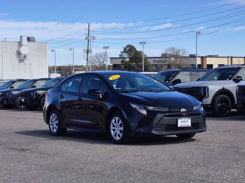 Used 2024 Toyota Corolla LE FWD image 2