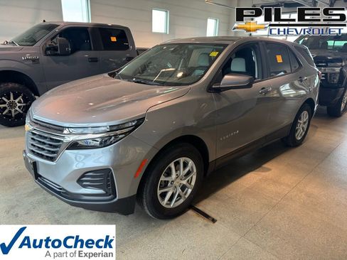 Used 2024 Chevrolet Equinox LS w/ LS Convenience Package FWD image 1