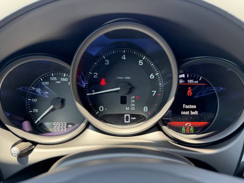 Certified 2025 Porsche Macan AWD/4WD image 37