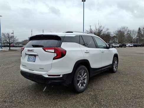 Used 2024 GMC Terrain SLT image 7