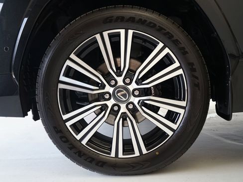 Used 2026 Lexus LX 700h Luxury w/ Appearance Package AWD/4WD image 38