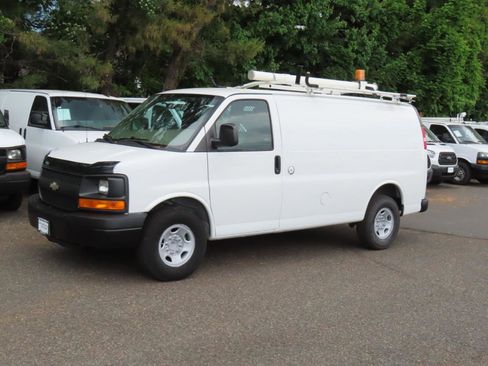 Used 2012 Chevrolet Express 2500 RWD image 2