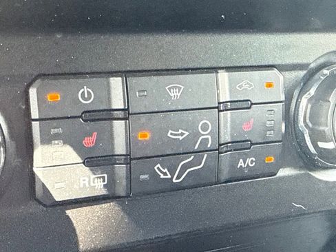Used 2021 Ford F250 XLT w/ XLT Premium Package AWD/4WD image 21