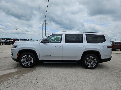 Used 2024 Jeep Wagoneer Series II w/ Flexible Seating Group RWD image 6