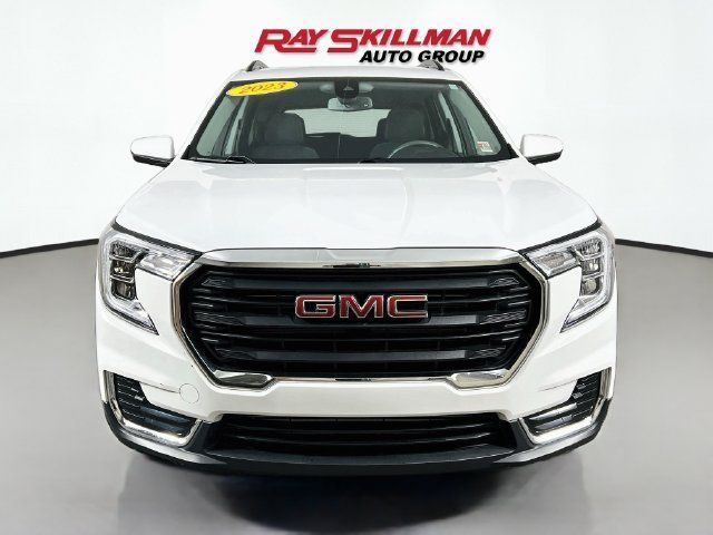 Used 2023 GMC Terrain SLE w/ Driver Convenience Package FWD image 2