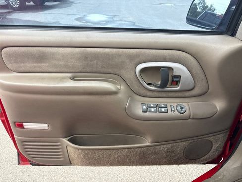 Used 1997 Chevrolet Tahoe 4WD w/ Preferred Equipment Group 3 image 11