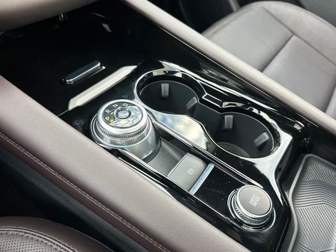 Certified 2025 Ford Explorer Platinum image 22